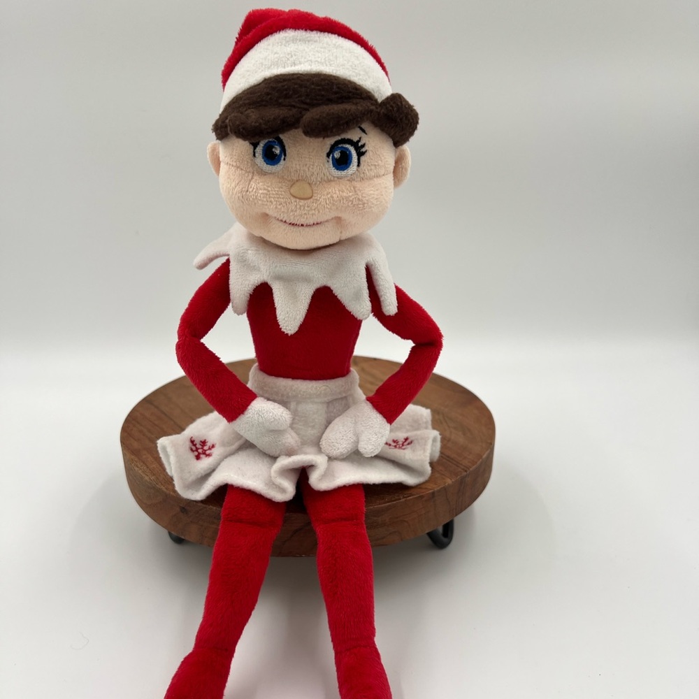 Elf on The Shelf 17” Plushee Pal Blue Eyed Girl Doll Light tone.